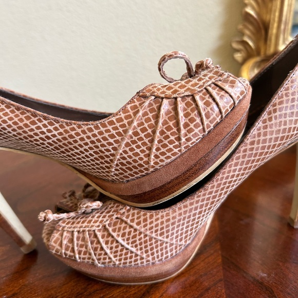 Moda tan snake skin pattern peep toe small platform heels with bow details - Picture 5 of 8